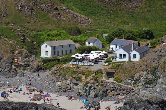 beach-cafe-from-the-point